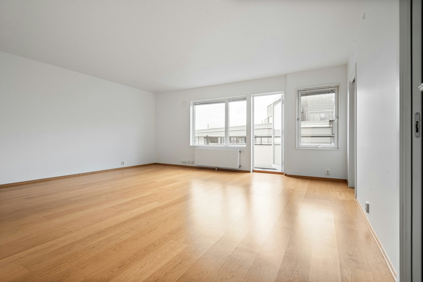 Habitación vacía y limpia después del vaciado